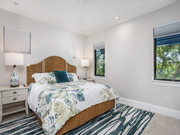 Luxurious Vacation Pool Home in Siesta Key 5 min walk to beach
